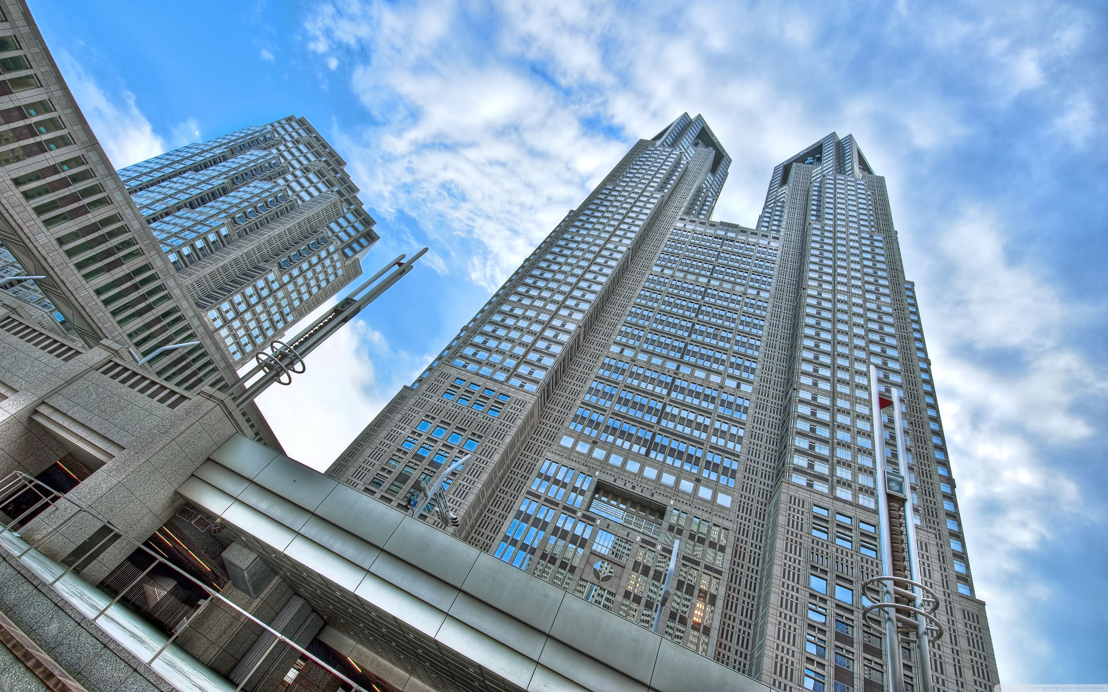 Установить здание. «Shinjuku Sumitomo building» в Токио. Небоскреб Hearst Tower. «Shinjuku Center building» в Токио. «Shinjuku Park Tower» в Токио.