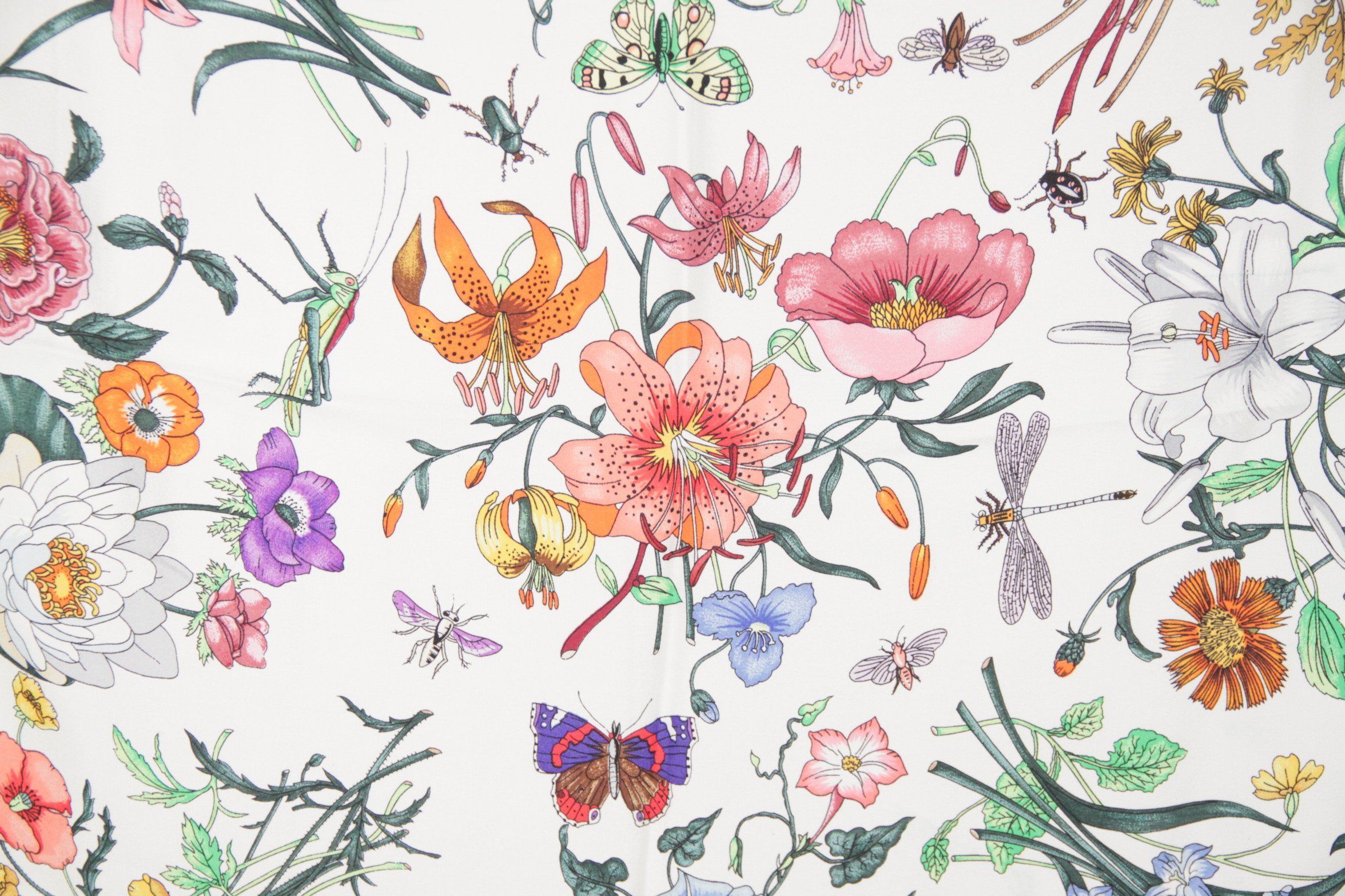 Shop the New Flora print wallpaper at GUCCI.COM. Enjoy Free