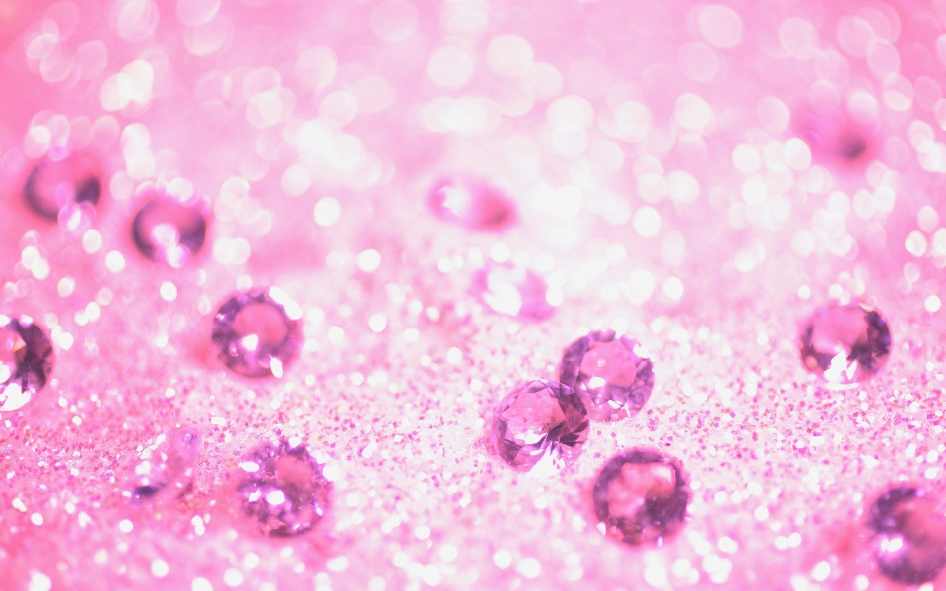 Kim cương hồng nền rực rỡ với sắc hồng nữ tính, sẽ khiến bạn thăng hoa trong niềm đam mê sự sang trọng và quý phái. Đừng bỏ qua hình ảnh tuyệt đẹp này!