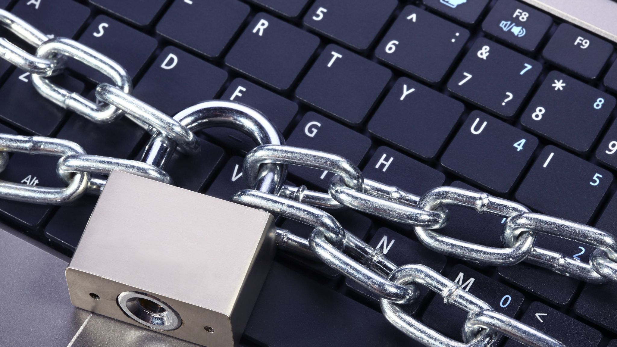 Порядок работы с персональными данными. Защита персональных данных иллюстрация. Защита персональных данных работника. Компьютер с замком. Конфиденциальность в сети.