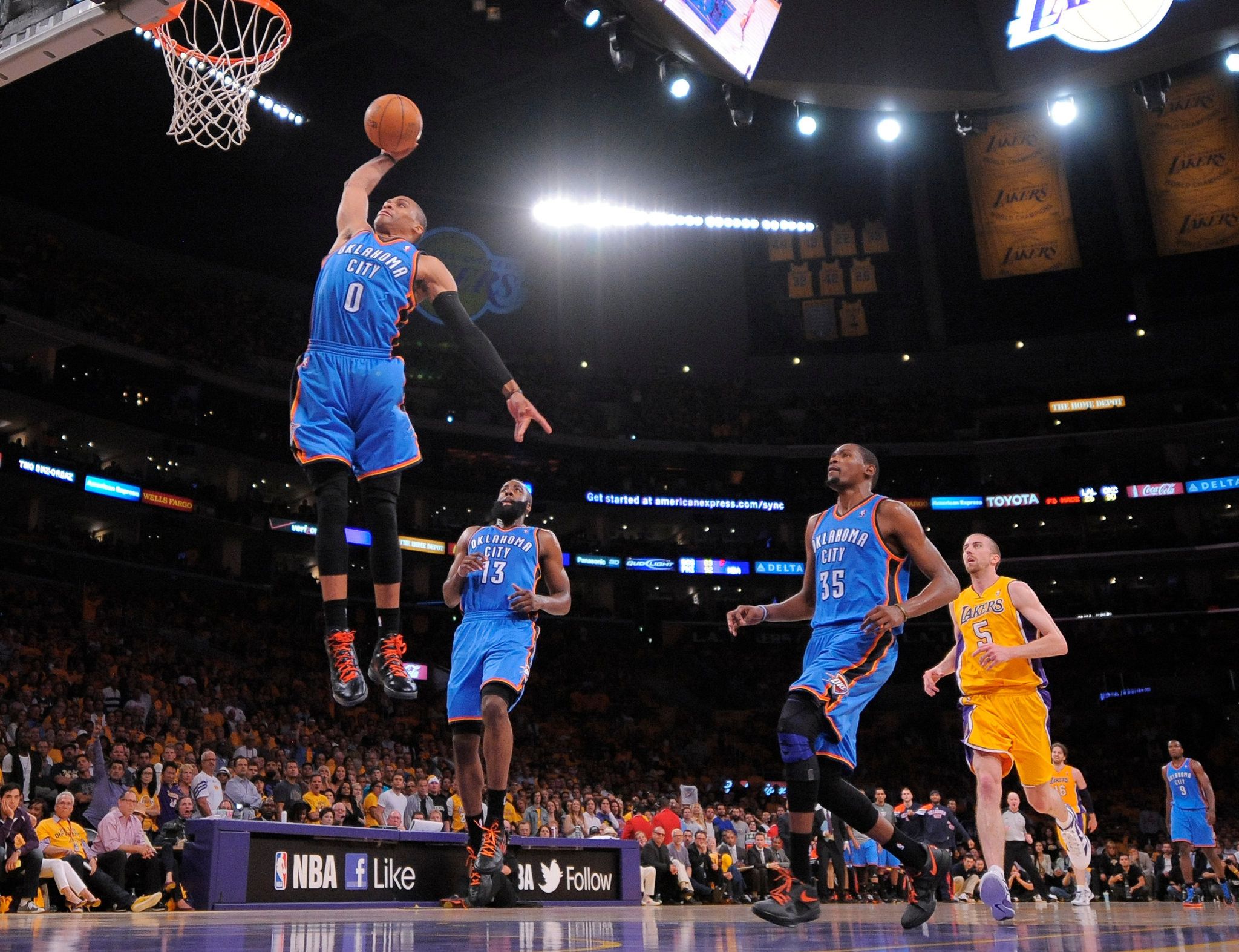 1,908 Russell Westbrook Dunk Stock Photos, High-Res Pictures, and