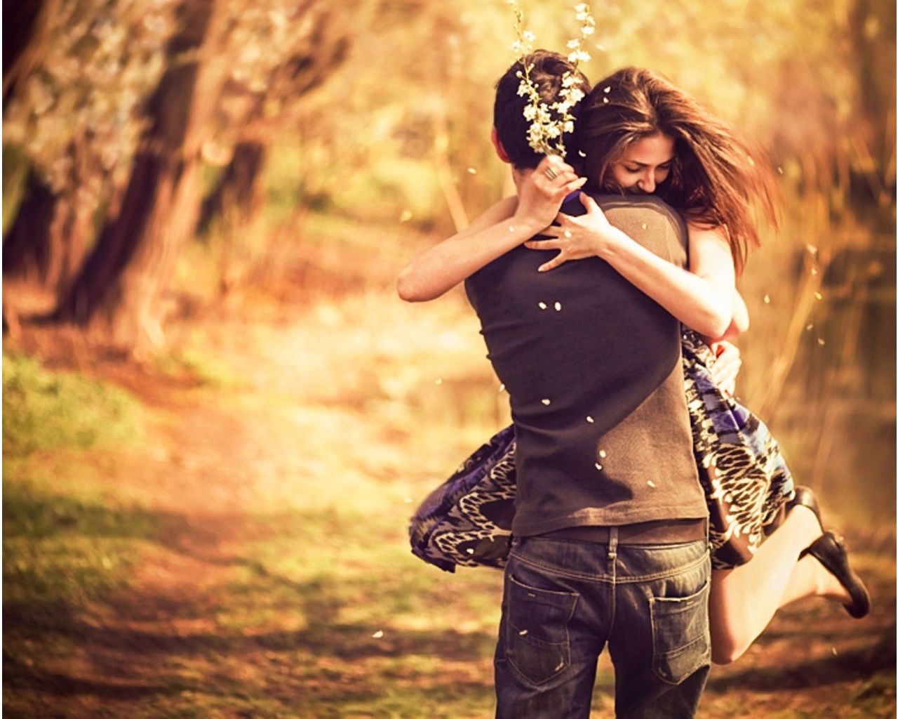 most romantic hug pictures