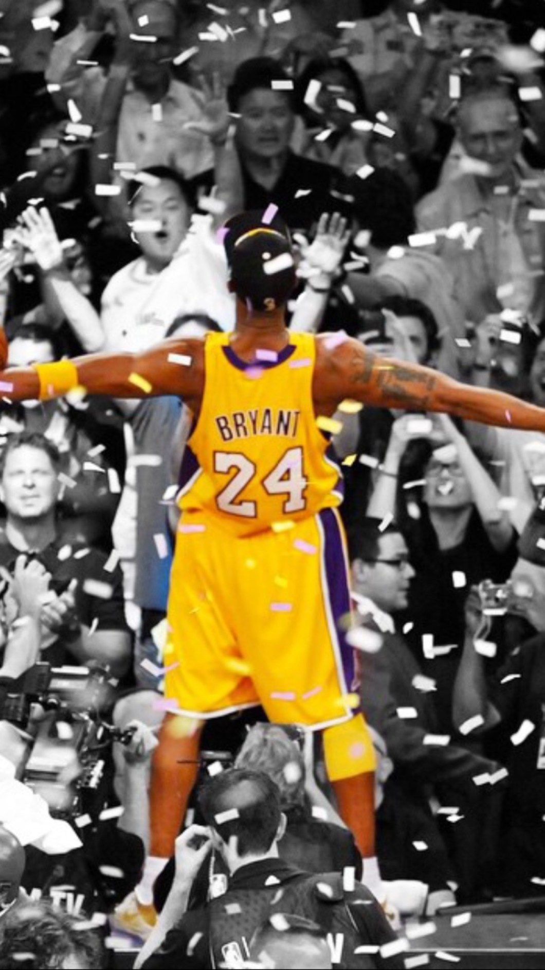 Nếu bạn là fan của cầu thủ huyền thoại Kobe Bryant, thì hình nền Kobe cho iPhone chắc chắn sẽ làm bạn rất hào hứng. Hãy truy cập và tải về những bức ảnh đẹp và ấn tượng nhất về Kobe để trang trí cho chiếc điện thoại của bạn. 