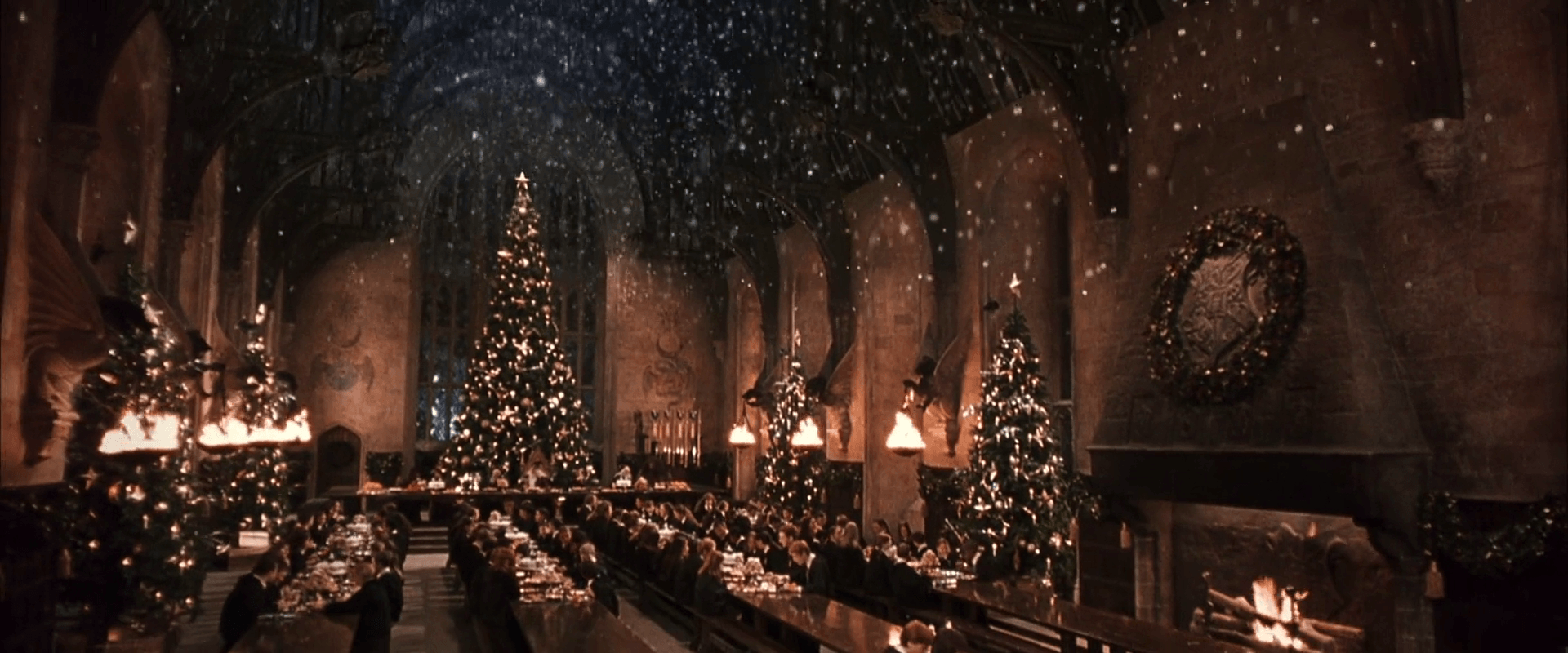 Tận hưởng không khí lạnh giá của mùa đông cùng với những bức tranh nền Harry Potter đẹp mắt từ WallpaperDog. Chọn cho mình một bức nền với hình ảnh Hogwarts trong phong cảnh tuyết rơi hoắt hơn, để mang lại cho màn hình của bạn một không gian mộng mơ và đầy cảm hứng.