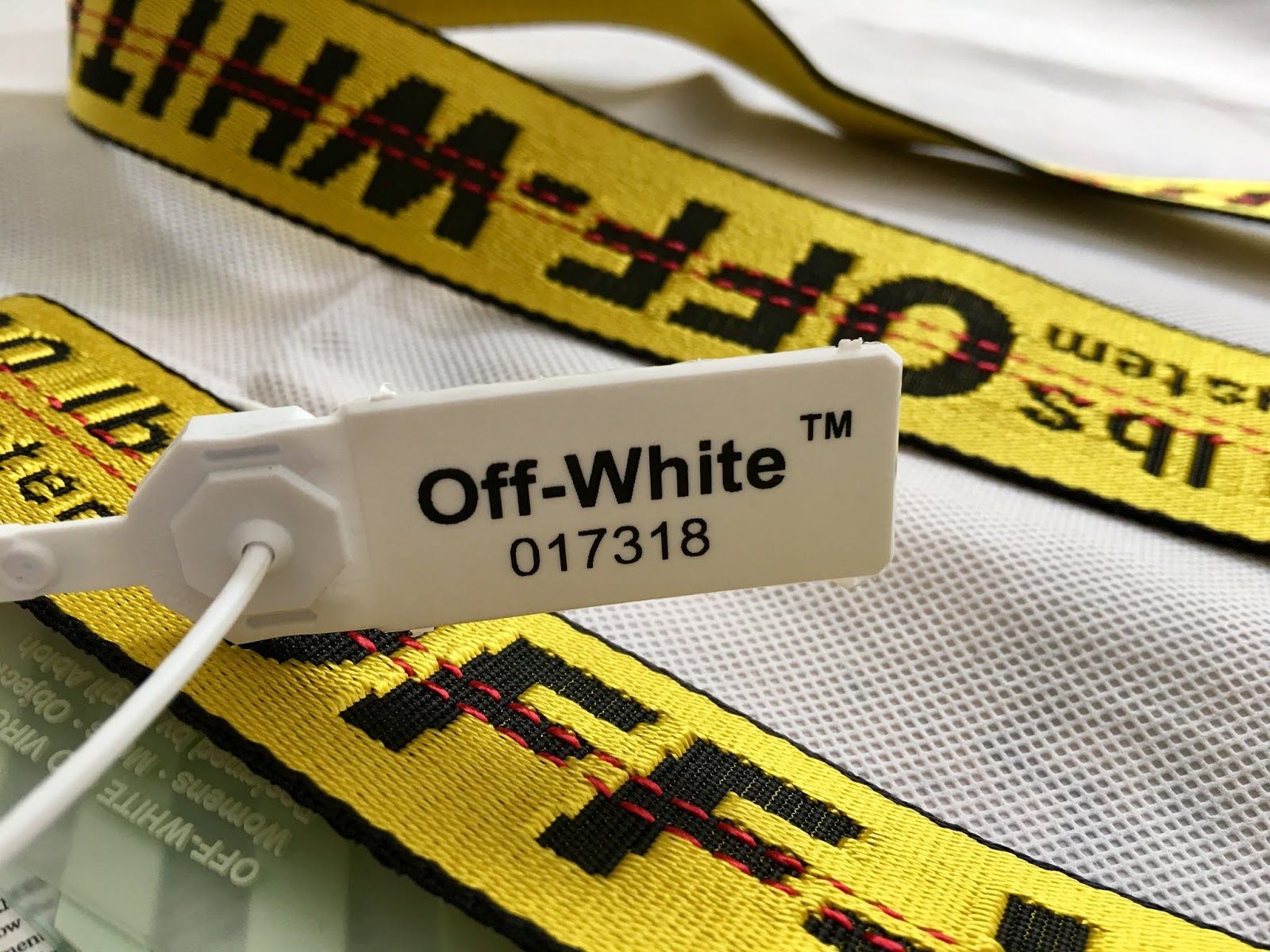 Наклейка off White