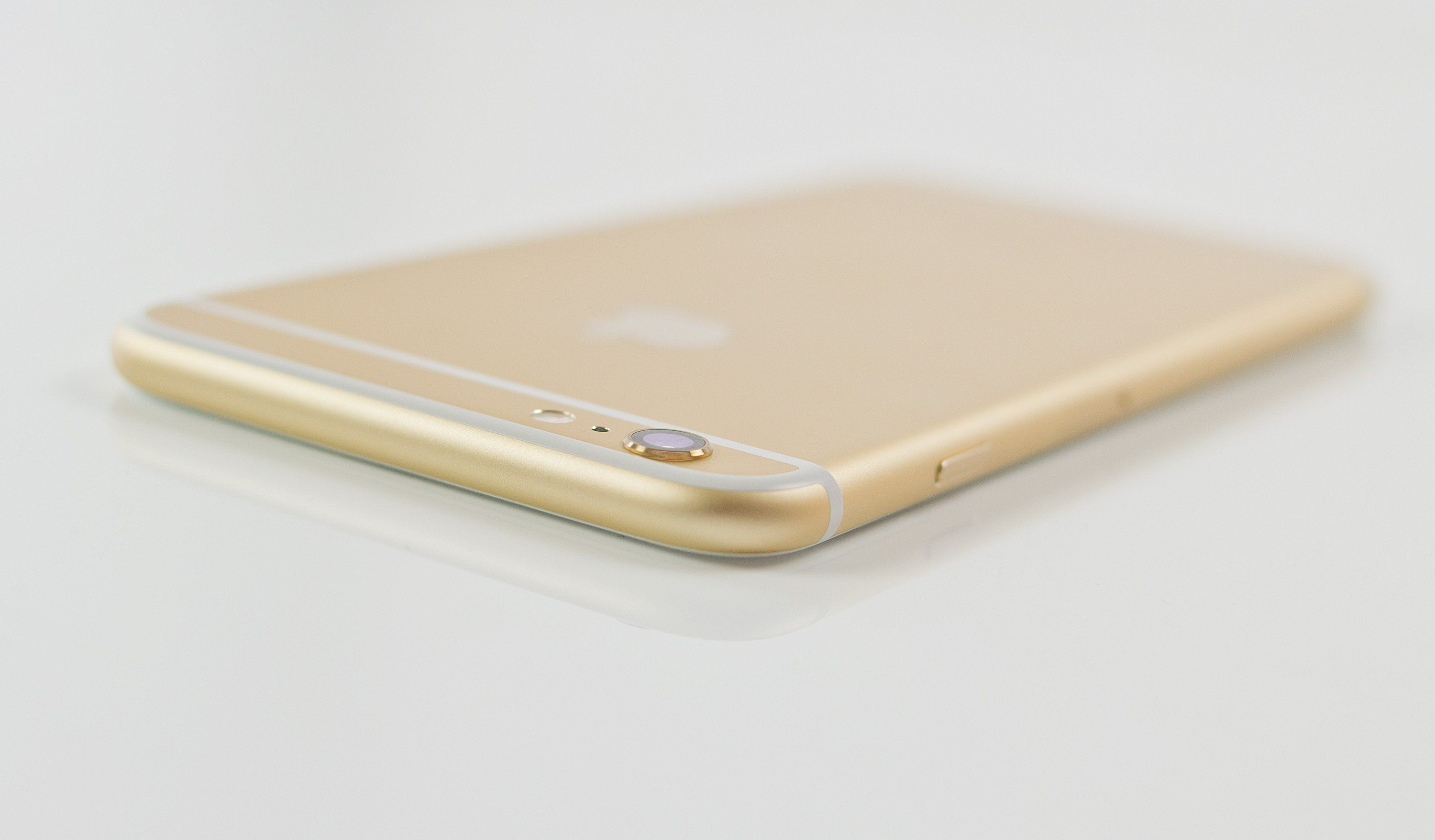 Выпуск iphone 6. Iphone 6 Gold. Iphone 6s Plus золотой. Iphone 6 Plus. Айфон 6 золотой.