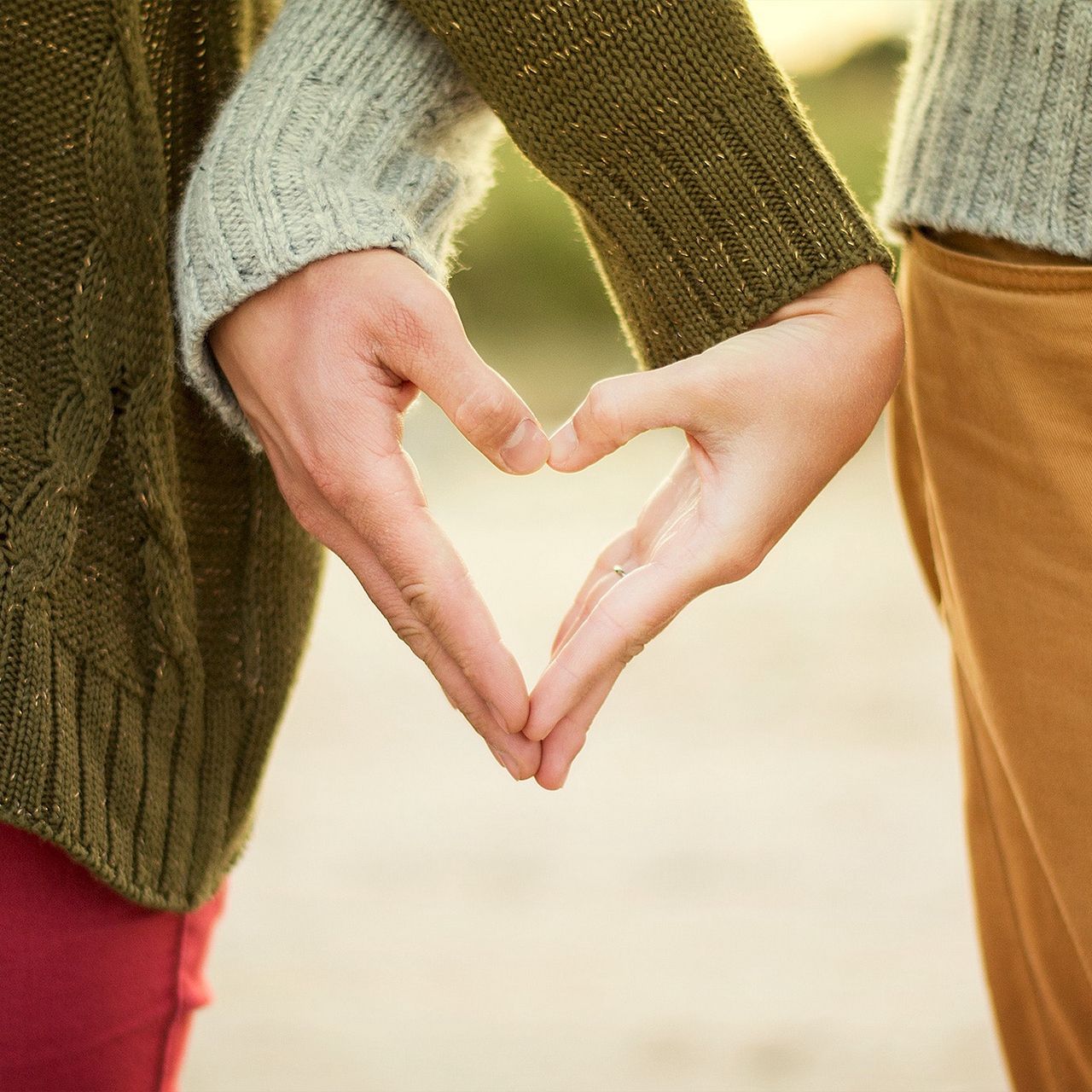 Hands Love Couple Wallpapers On Wallpaperdog