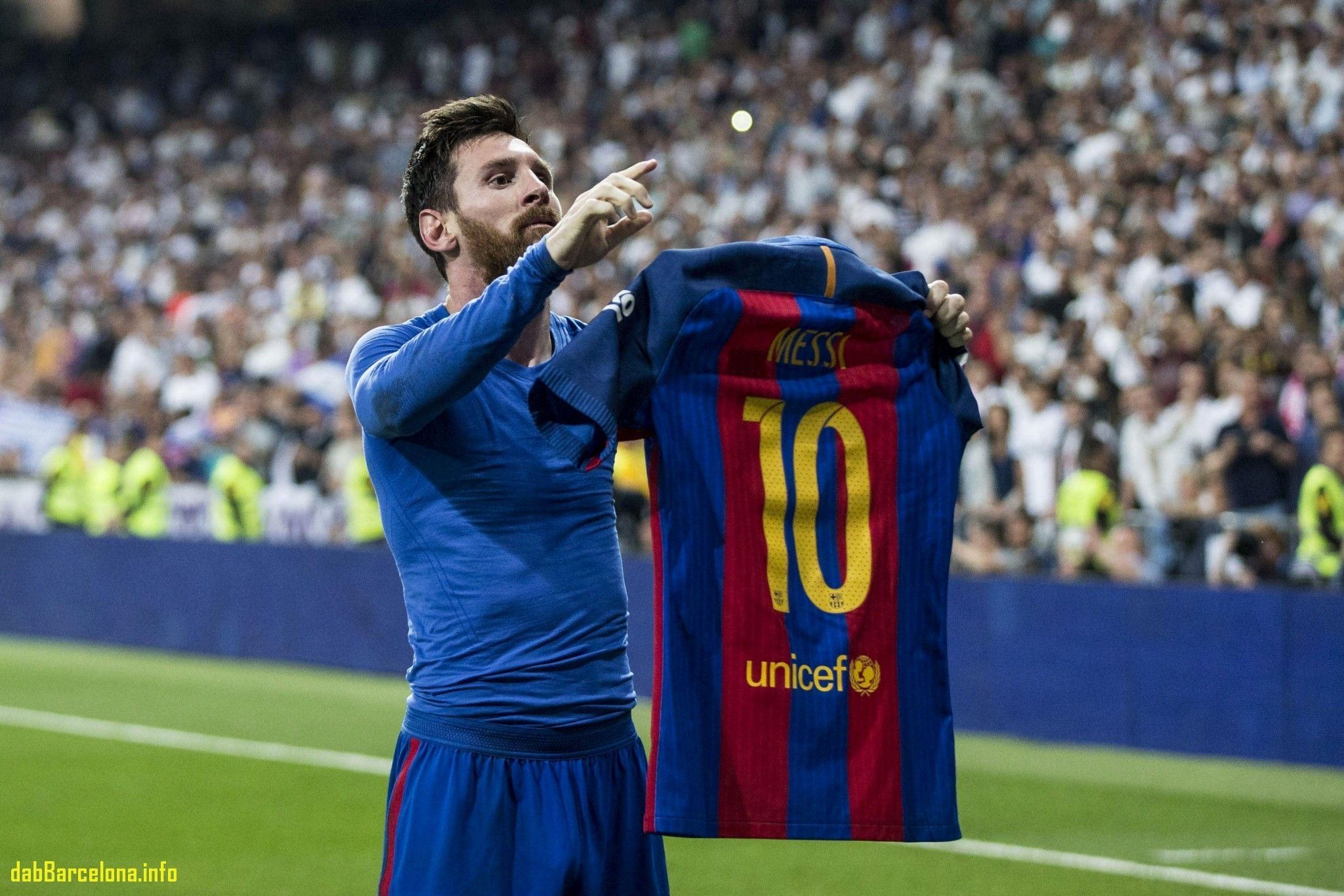 Là fan của Messi và Real Madrid? Bộ sưu tập Messi & Real Madrid wallpapers sẽ làm mãn nhãn trái tim của bạn. Với các hình ảnh độc đáo và đẹp mắt, bạn sẽ không khỏi trầm trồ và muốn sở hữu ngay cho mình một bức ảnh như thế.