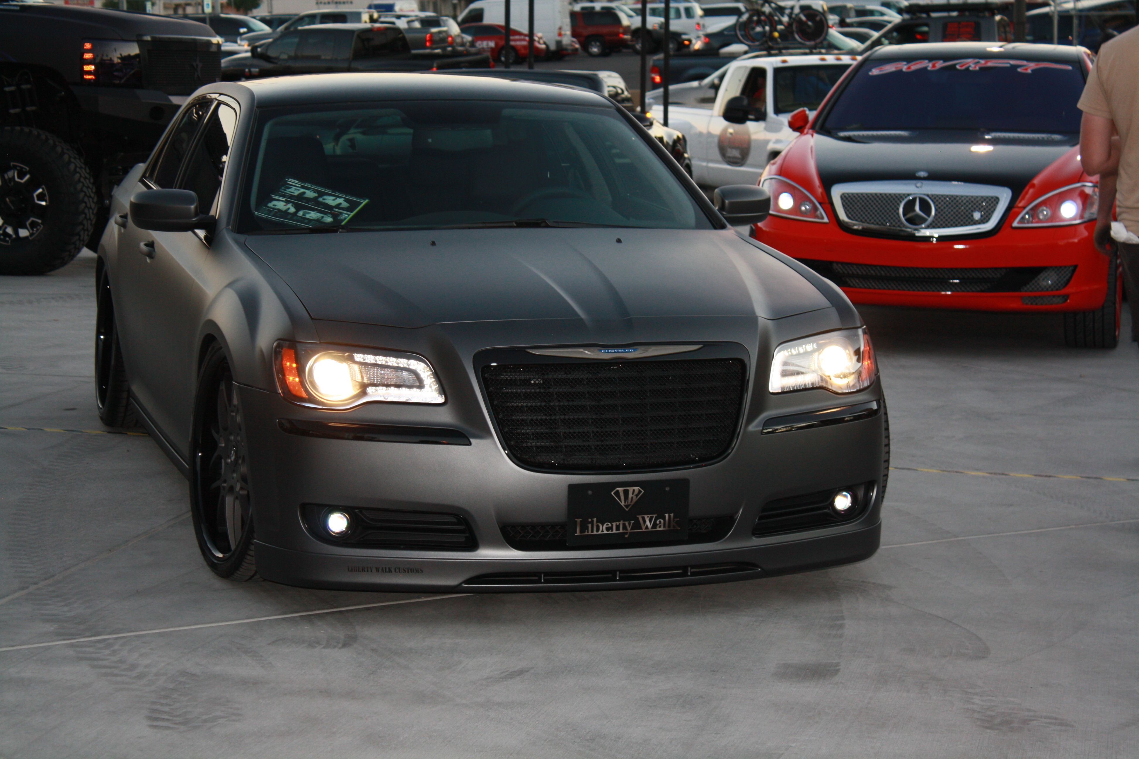 300 black. Chrysler 300 Black. Крайслер 300с Black. Chrysler 300c черный. Chrysler 300 черный.