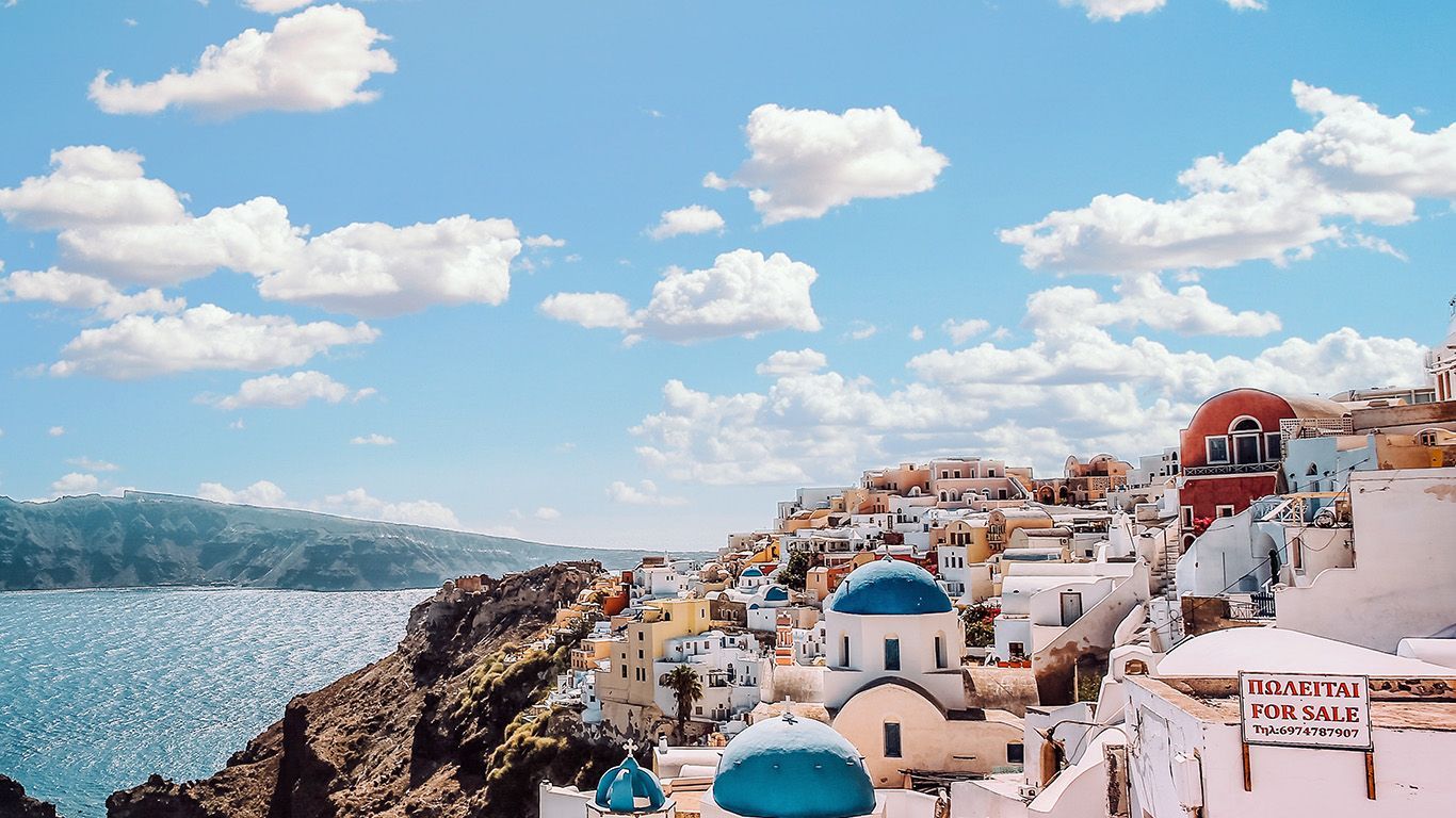 Hy Lạp sở hữu những hình nền đẹp lộng lẫy với những địa điểm nổi tiếng và đầy màu sắc. Hãy lạc vào không gian nơi những góc phố yên tĩnh, thánh đường cổ kính và những bãi biển tuyệt đẹp đang chờ đón bạn.