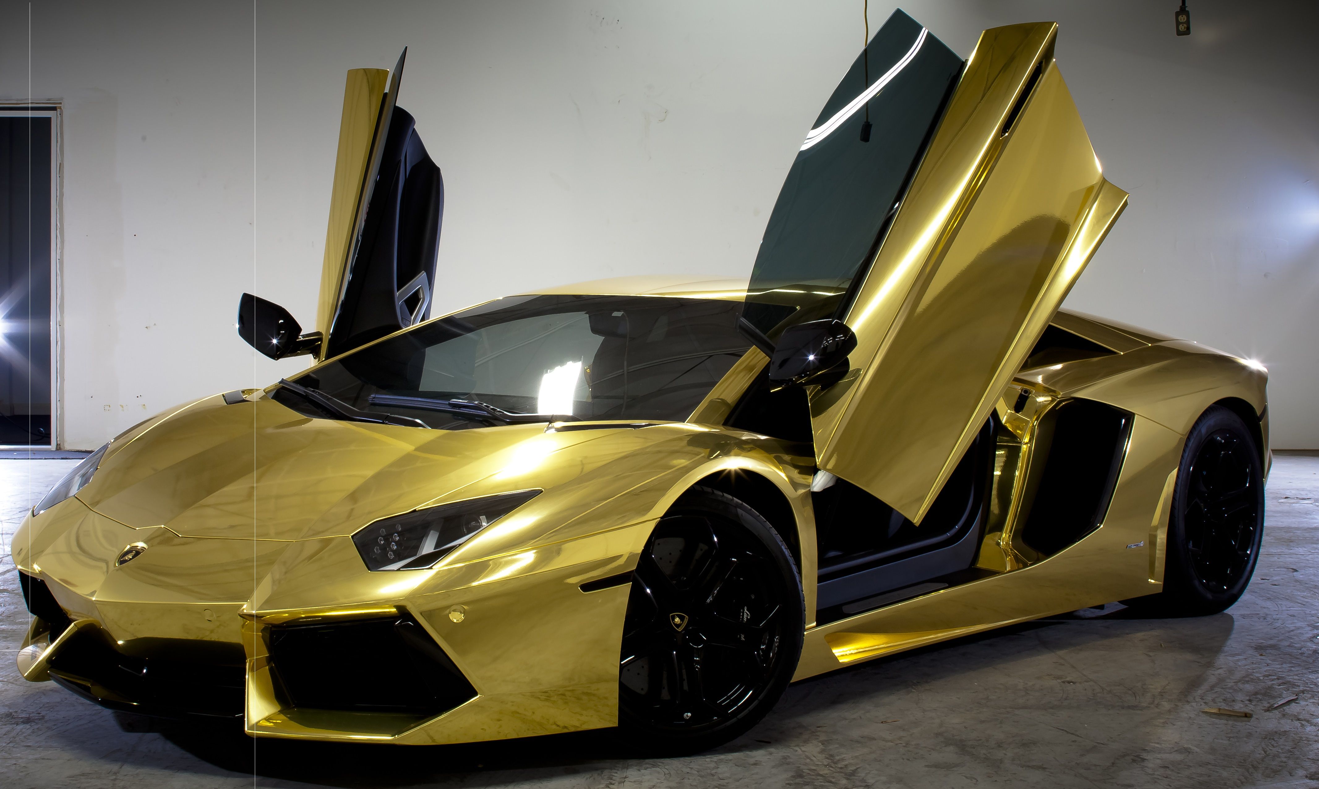 Lamborghini Veneno Gold Wallpaper