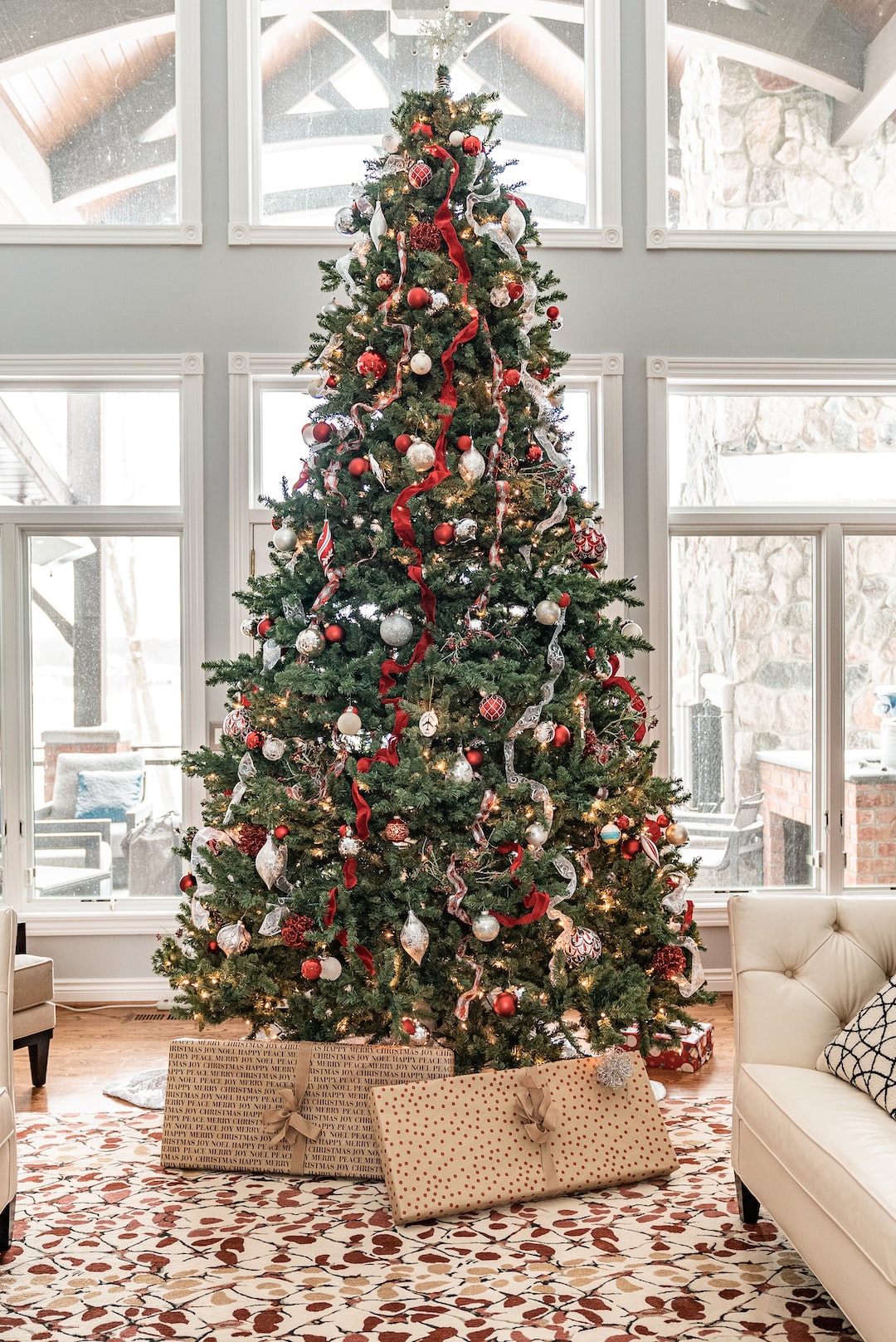 Hãy cùng chiêm ngưỡng những hình nền rực rỡ và đầy phấn khích về cây thông Giáng sinh trên WallpaperDog. Với nhiều sự lựa chọn và phong cách khác nhau, bạn chắc chắn sẽ tìm được hình nền hoàn hảo cho màn hình của mình.