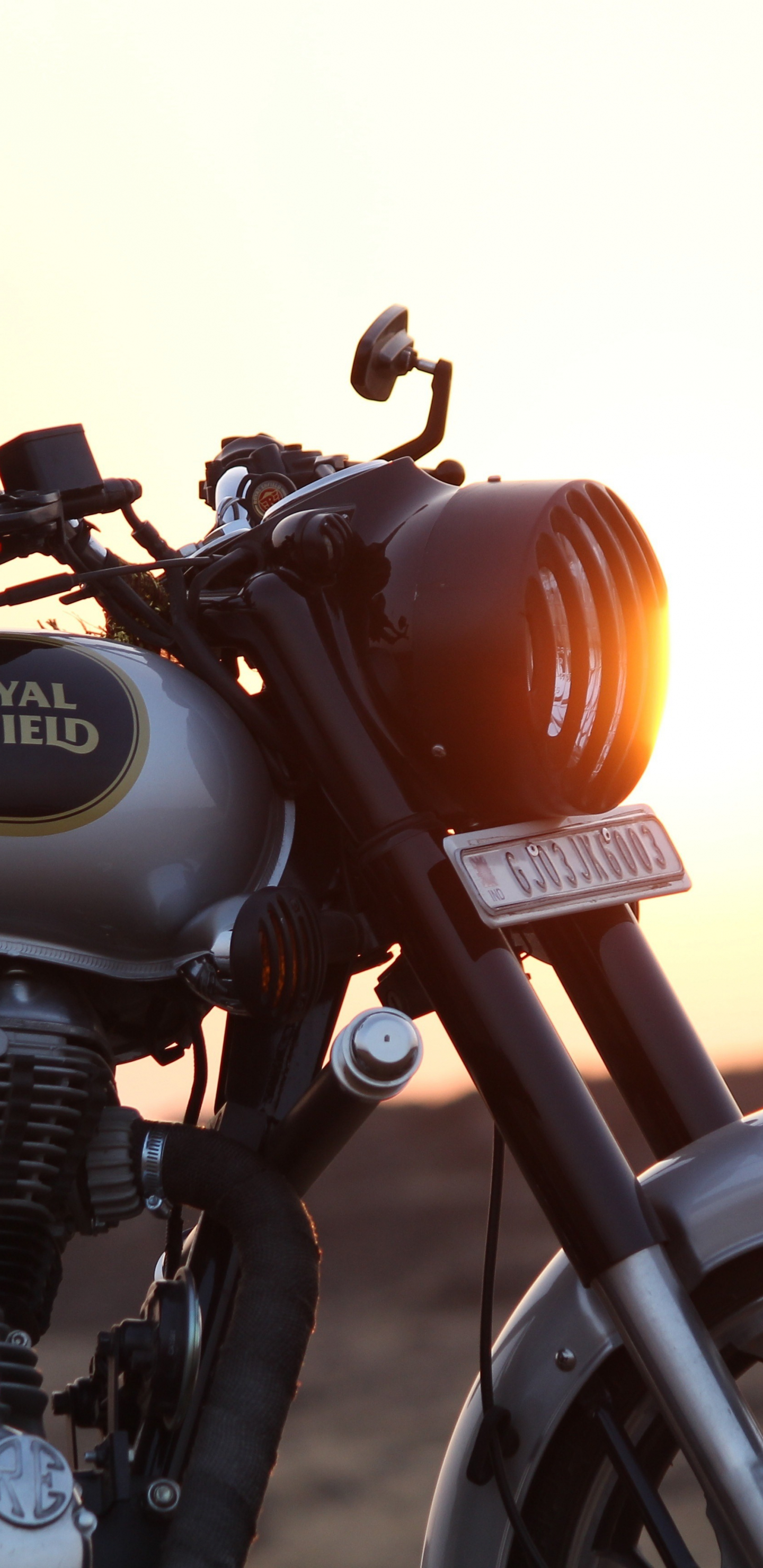 Royal Enfield Classic 350 BS6 Price  Mileage Specs Images of Classic 350   carandbike