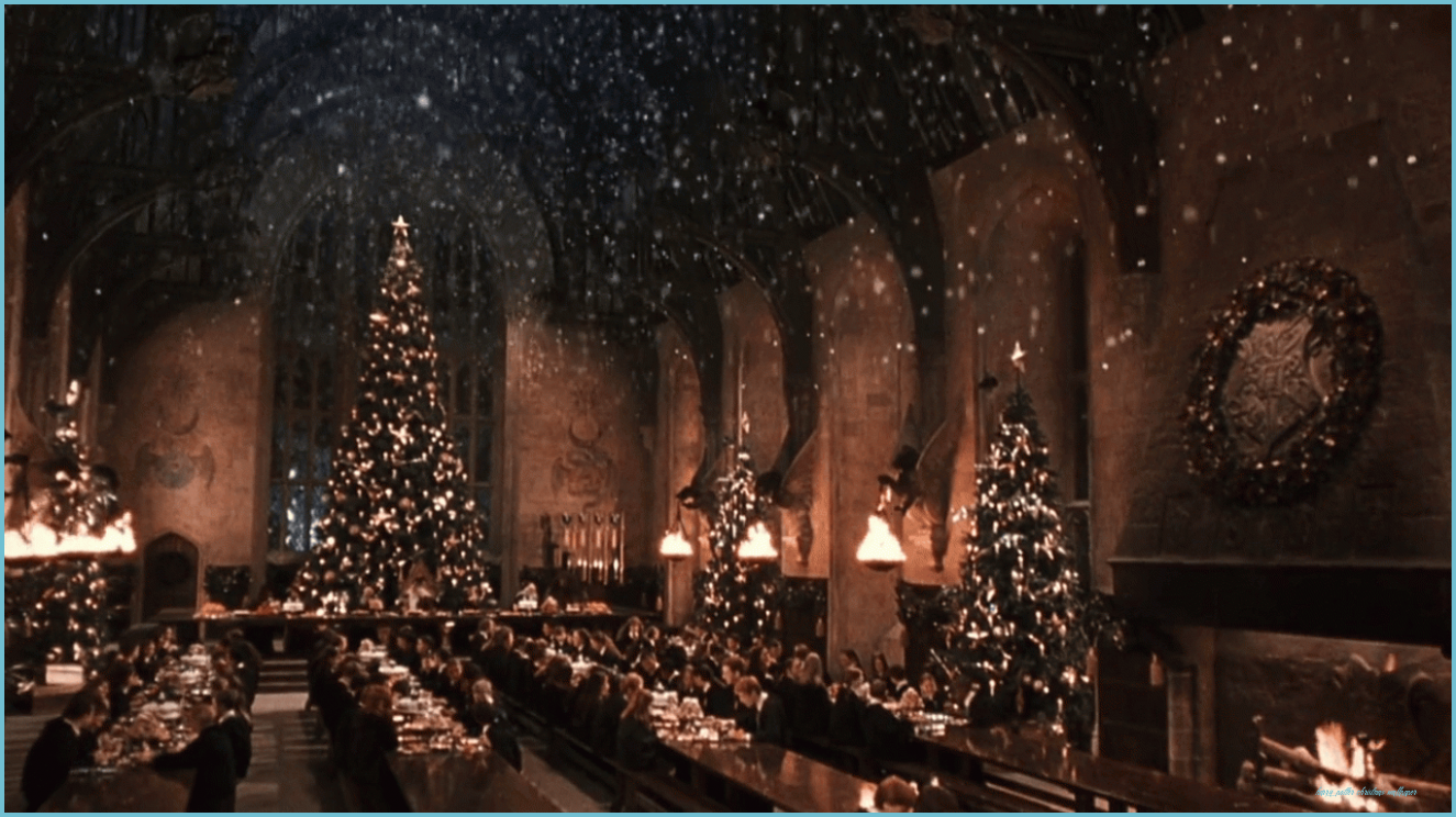 Harry Potter Christmas Wallpapers - Hình nền Giáng sinh: Giáng sinh đang đến rất gần và bạn đang băn khoăn không biết chọn hình nền cực chất nào để trang trí điện thoại hay máy tính của mình? Chúng tôi giới thiệu đến bạn bộ sưu tập hình nền Giáng sinh Harry Potter siêu đẹp và độc đáo. Bạn sẽ có một màn hình đầy màu sắc và phù hợp với không khí lễ hội.