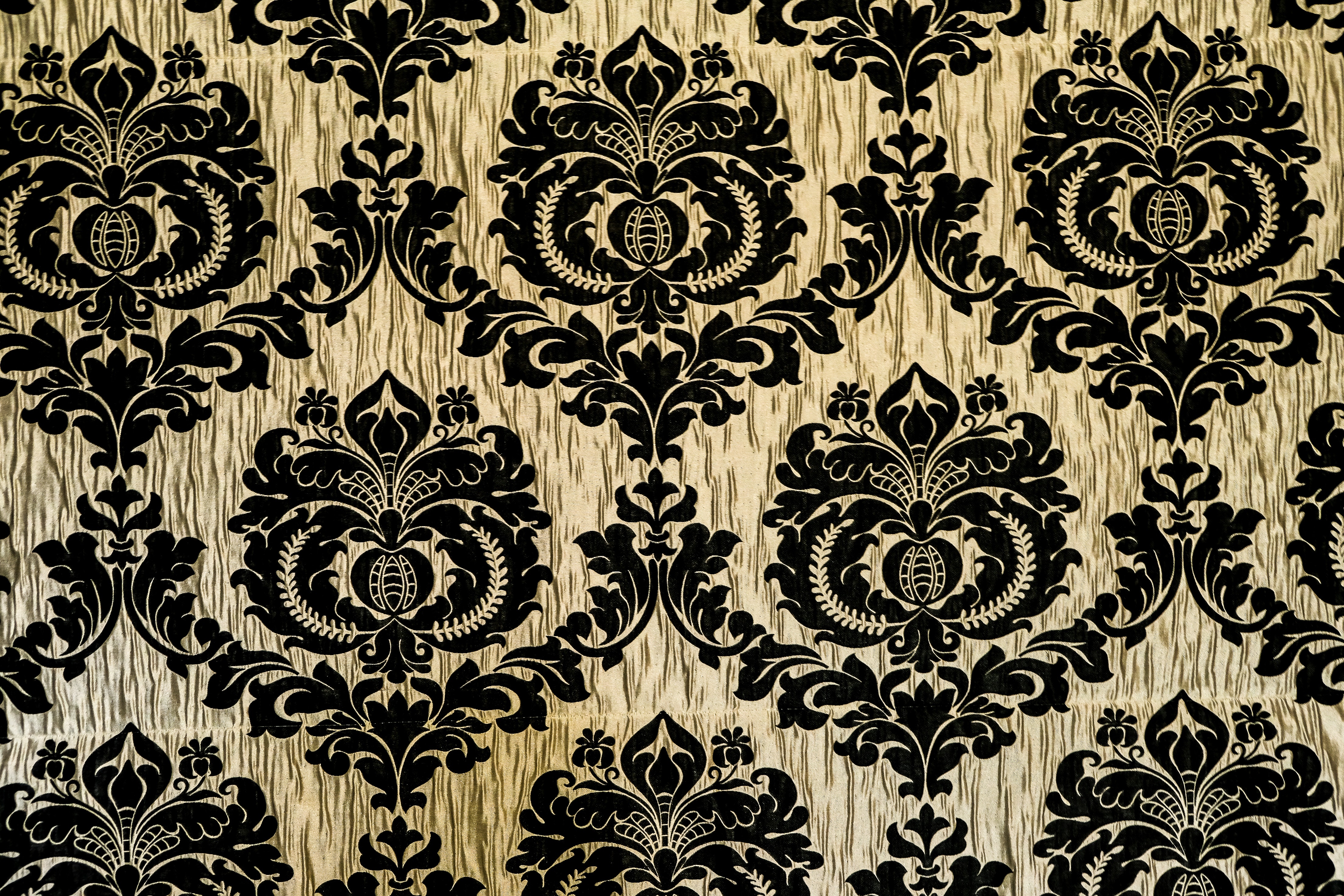 Vonzo Golden Damask Royal Look Wallpaper for Living Room and Restaurant  (Wall Cover Area 57 sqft) : Amazon.in: Home Improvement