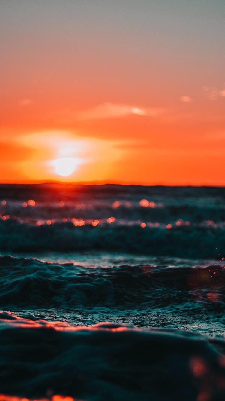 Waves in the beach at sunset Wallpaper 4k Ultra HD ID9459