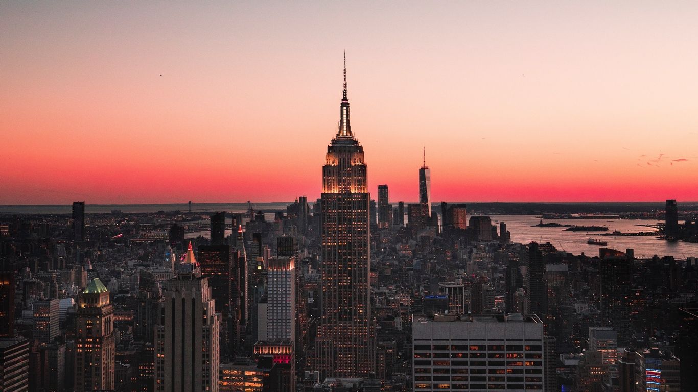 New York đã trở thành điểm đến yêu thích của nhiều người với những tòa nhà cao tầng và đường phố sầm uất. Và bức ảnh này sẽ đưa bạn đến trải nghiệm những cảm giác tuyệt vời khi đặt chân đến thành phố này. 