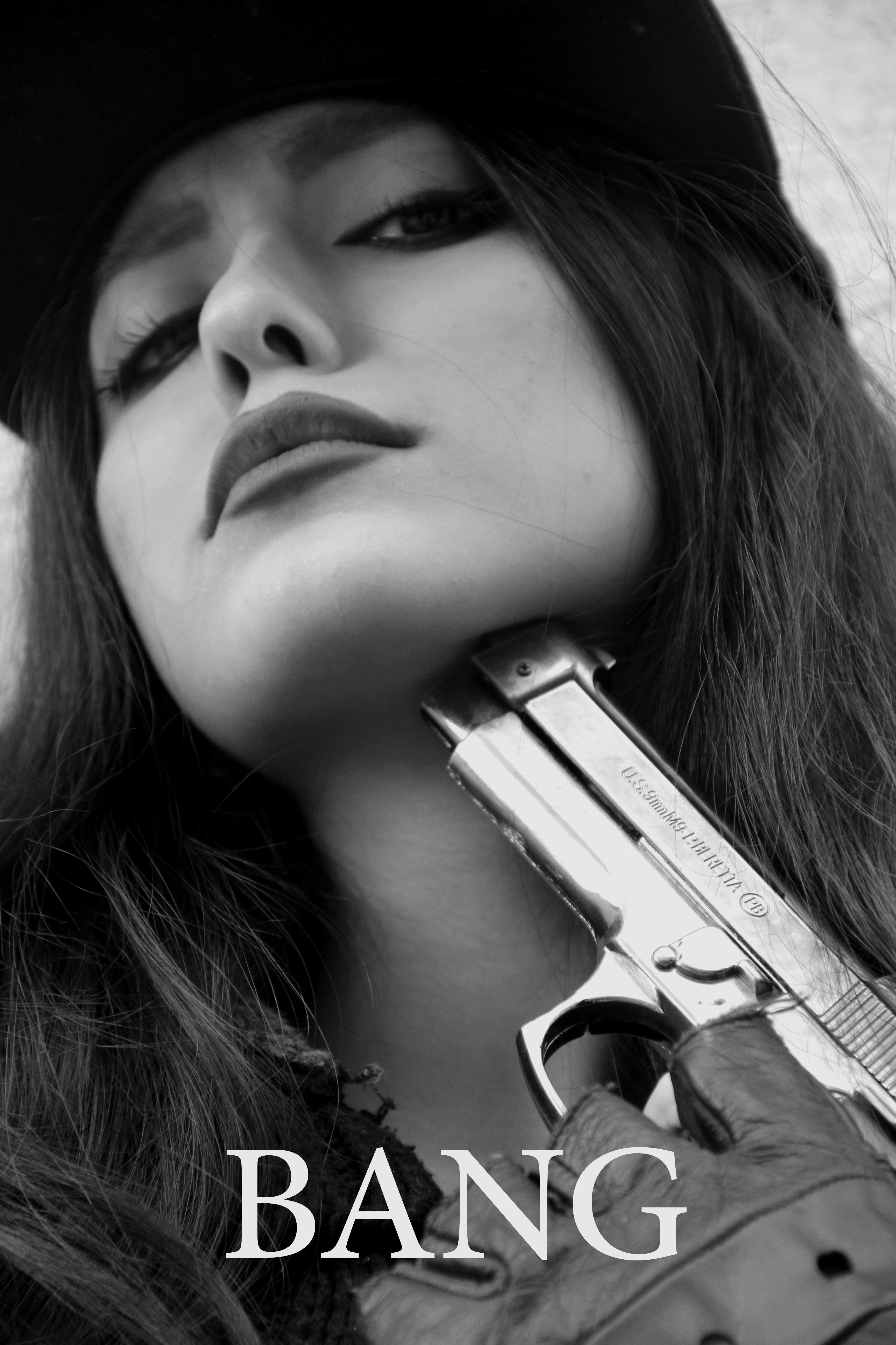 Gangster Girls With Guns