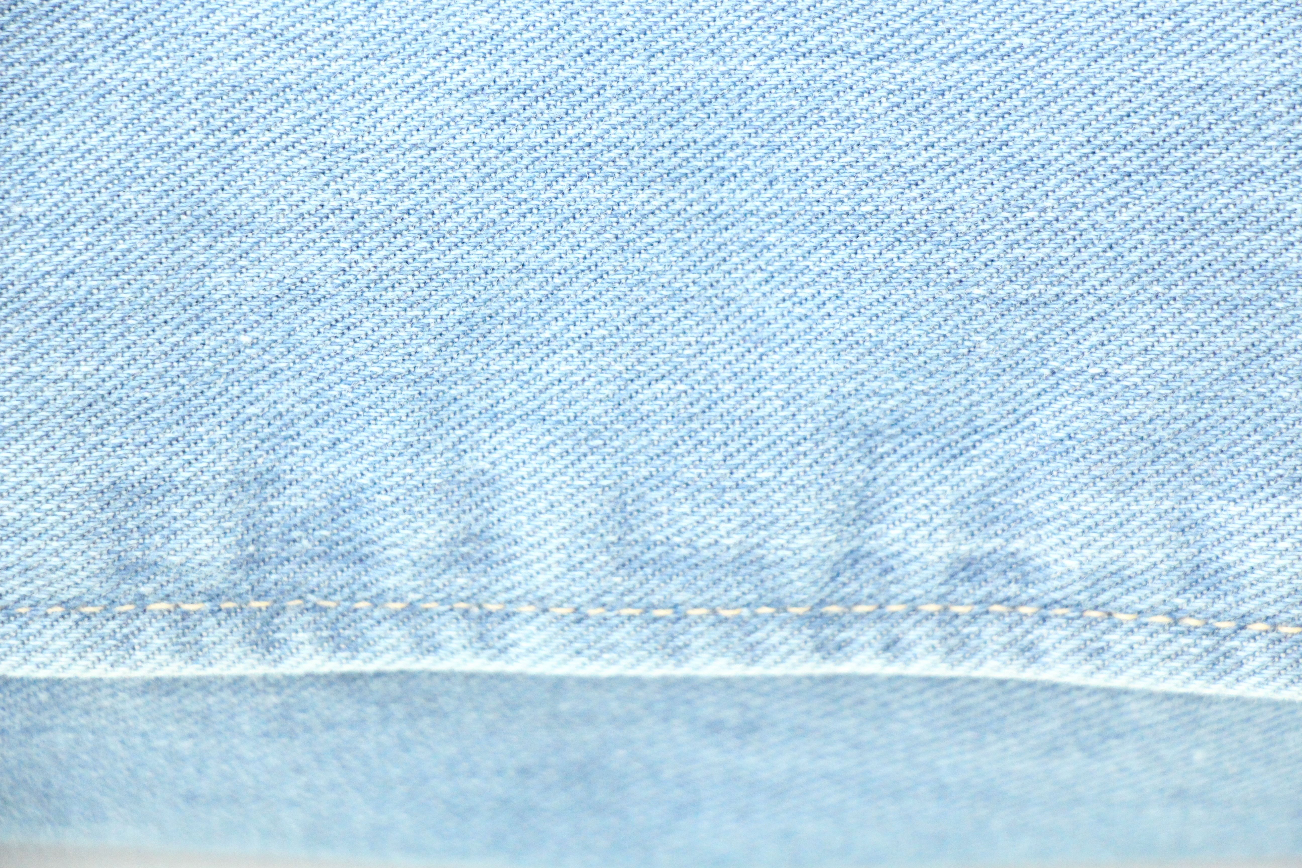 Текстура джинсов. Деним Denim ткань. Светлая джинсовая ткань. Текстура джинсовой ткани. Фактура джинсовой ткани.