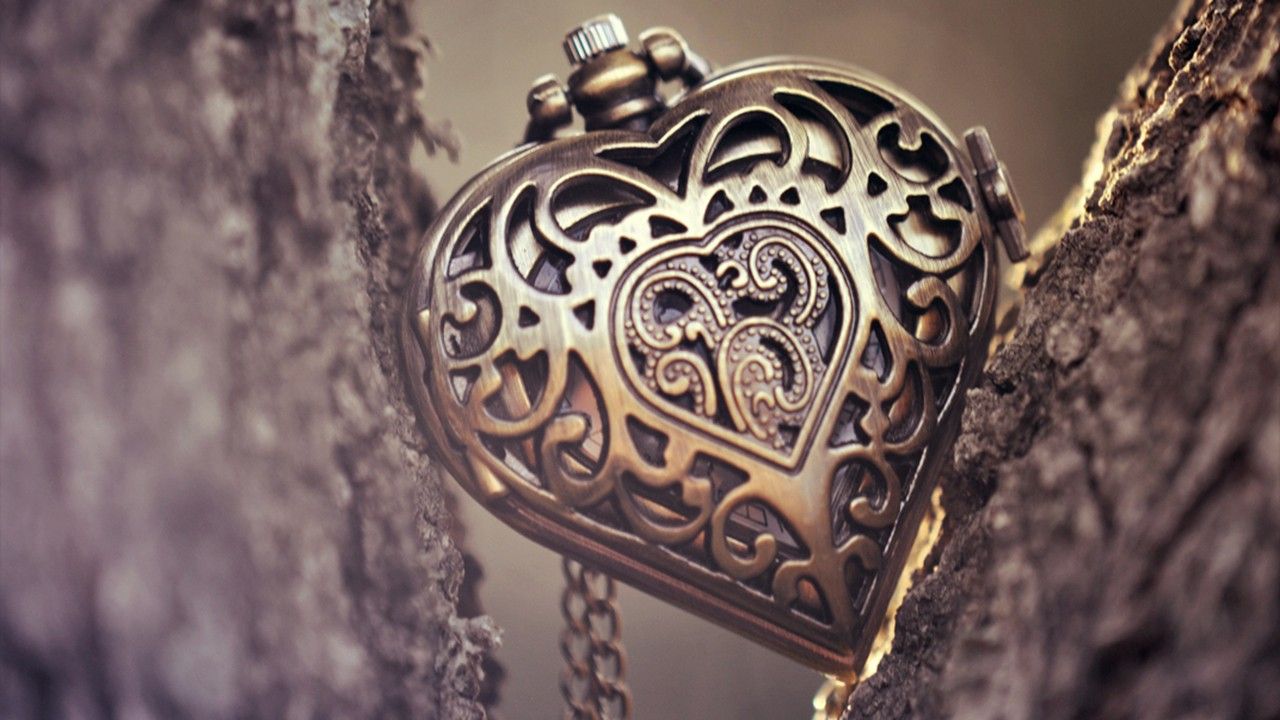 Heart locket Stock Photos, Royalty Free Heart locket Images | Depositphotos
