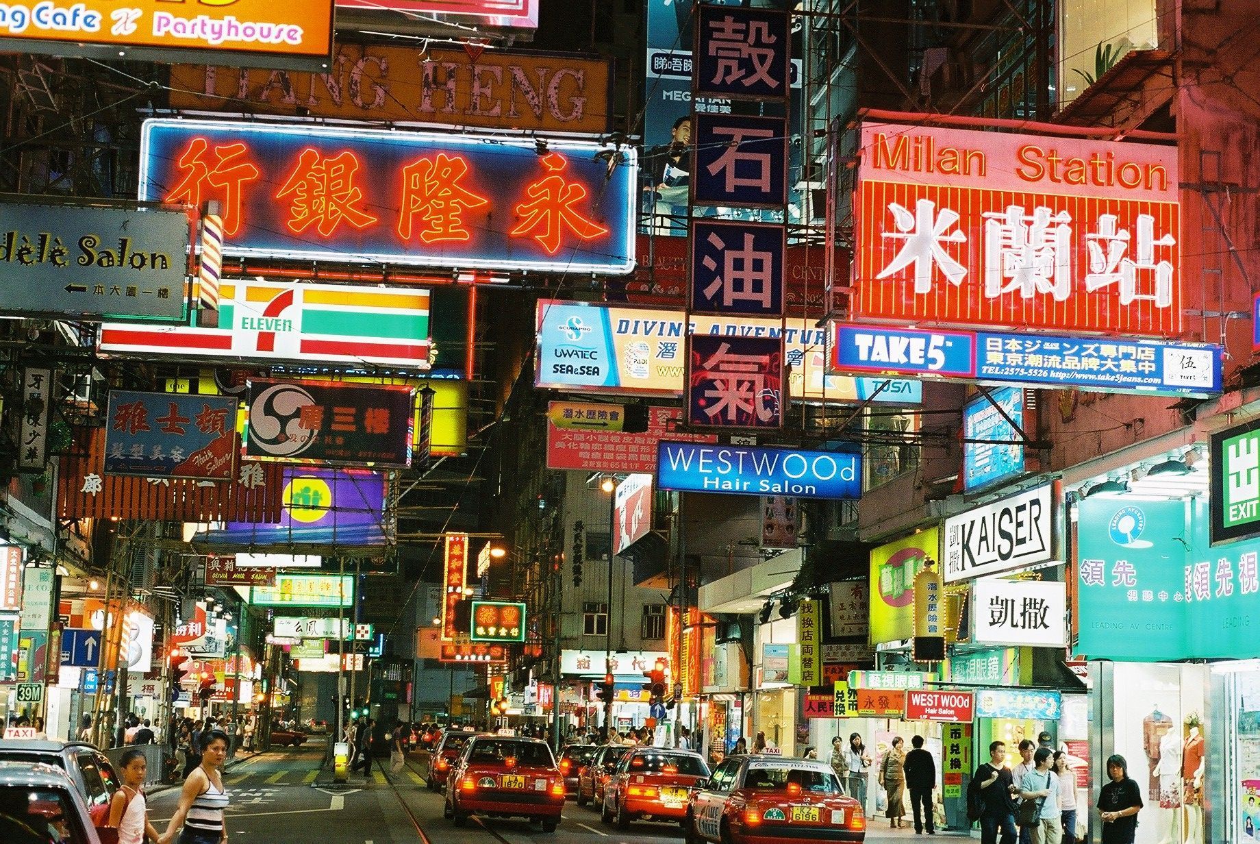 Khám phá những tấm ảnh nền Hong Kong street wallpapers hoàn toàn miễn phí. Với ánh đèn lung linh đầy sáng tạo, bạn sẽ bị choáng ngợp bởi vẻ đẹp của những con đường trung tâm đầy sôi động. Cùng tải về để tận hưởng trải nghiệm tuyệt vời này nhé.