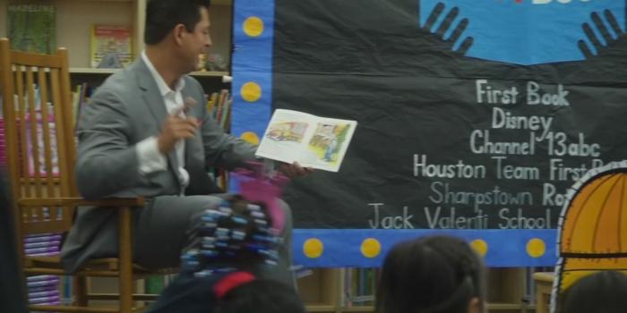 1600x900 ABC13's Erik Barajas read to students at Neff Early Learning Center