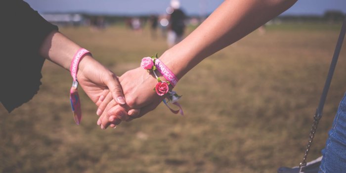 3840x2560 3073713 friends, friendship, hand, hands, holding hands, partner