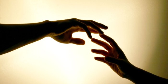 2560x1707 Wallpaper : sunlight, people, black, simple background, shadow