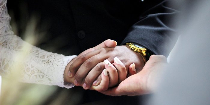 1920x1280 Wedding Couple Holding Hands Images HD Free Download