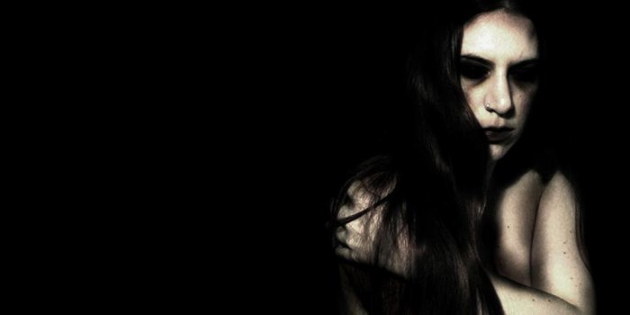 1024x768 Horror Woman Wallpapers