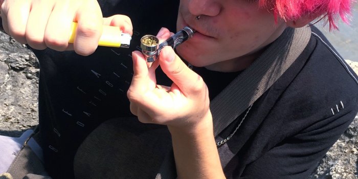 2094x3724 Skater Boy Aesthetic Wallpaper – Free Download Wallpaper