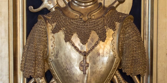 2663x5196 silver knight armor with sword embossed decor free image | Peakpx