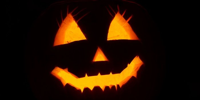 1366x768 Download wallpaper 1366x768 halloween, face, black background tablet