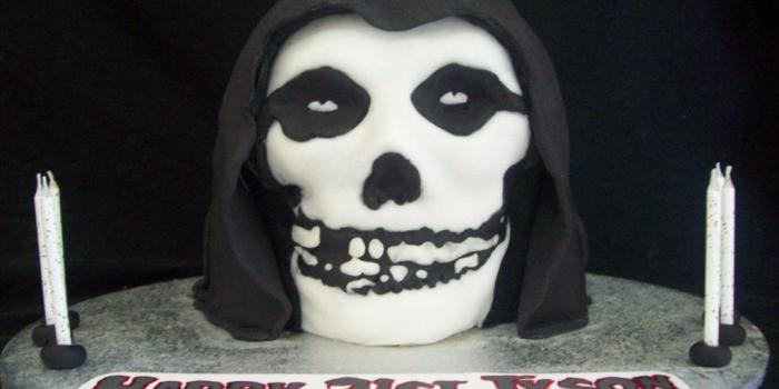 1024x768 Misfits Skull - CakeCentral.com