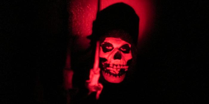 1024x768 The Crimson Ghost from the 1946 Serial and The Misfits ban…