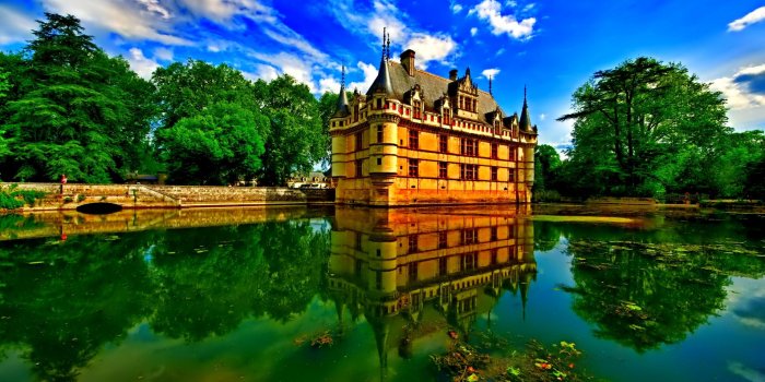 2560x1600 Old Palace Pond Reflection wallpapers | Freshwallpapers