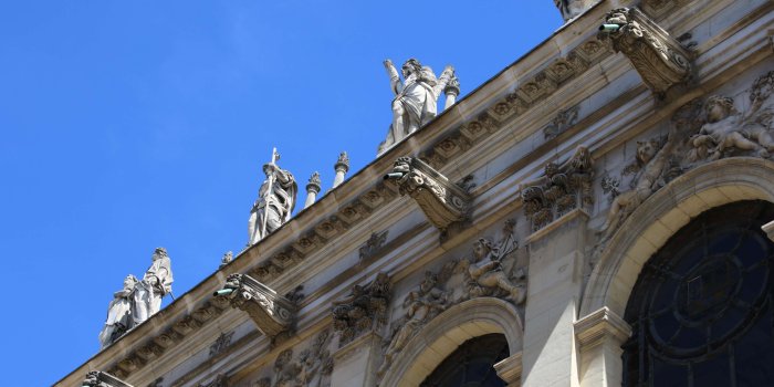 3840x2560 3087933 architecture, building, old, palace, paris, statue, travel