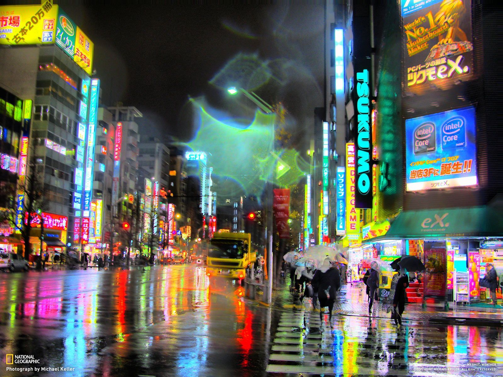 1600x1200 In a bone-cold evening in Akihabara (Electric Town), Tokyo, with