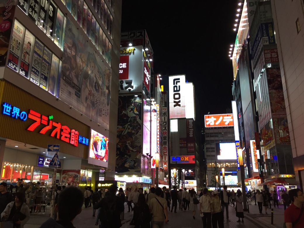 1040x780 Random anime guff + some night pics from Akihabara (秋葉原) +
