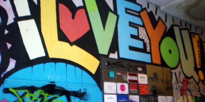 1600x1200 25 Exclusive Graffiti Love Wallpapers – WeNeedFun