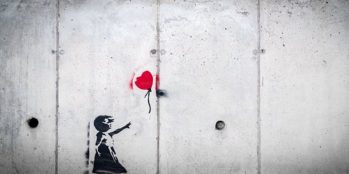 3840x2400 Download wallpaper 3840x2400 graffiti, child, balloon, love, street