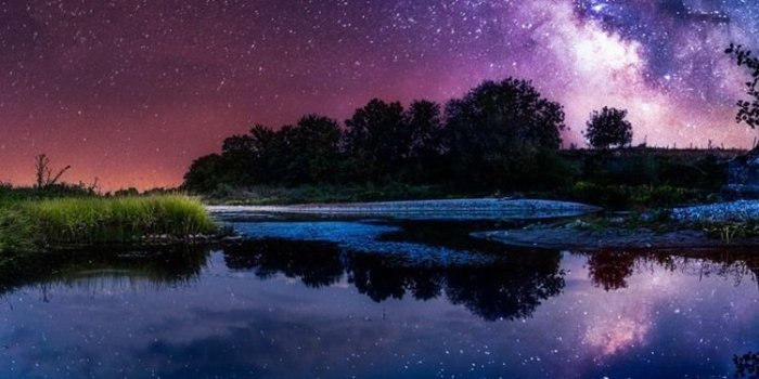 750x1334 Beautiful night, pond, house, starry, sky, stars 750x1334 iPhone 8/7