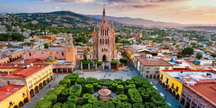 1600x900 San Miguel de Allende, Mexico © ferrantraite/Getty Images | Picnatur