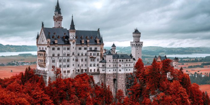 2048x1367 Add some royal flair to your phone with these castle wallpapers
