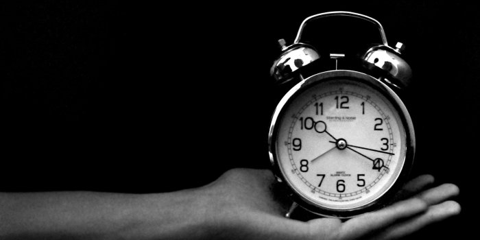 2560x1600 Old Clock Black And White ❤ 4K HD Desktop Wallpaper for 4K Ultra HD