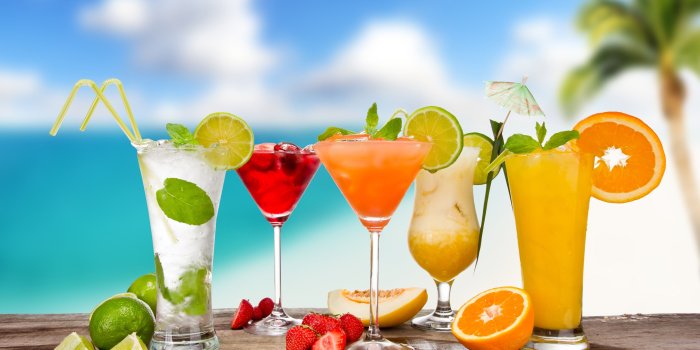 3840x2160 Wallpaper Summer drinks, cocktails, mojito, glass cups, strawberry