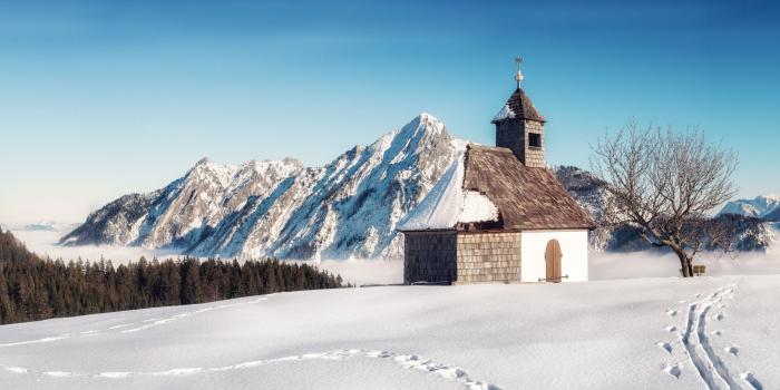 2560x1600 Alpine Winter Landscape From Strobl, Austria - House On A Snowy
