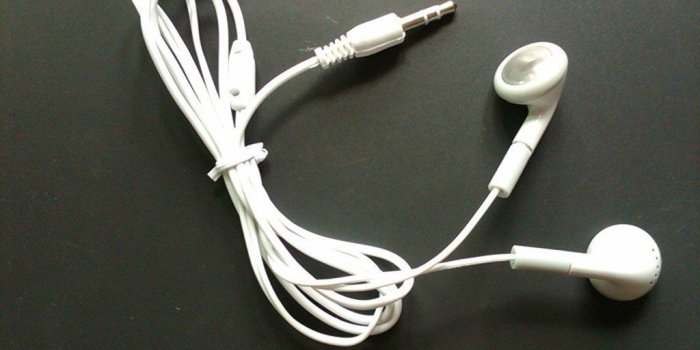 1024x768 Apple iPod Headphones wallpaper | 1024x768 | #28627