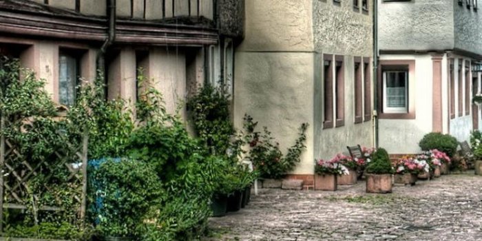 750x1334 Old City Street Architecture iPhone 6 Wallpaper HD - Free Download