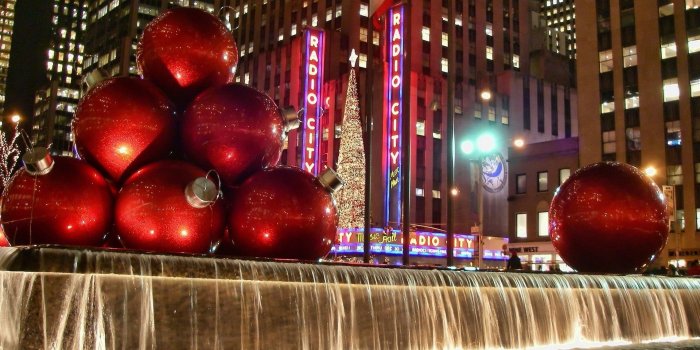 1920x1200 Huge Christmas Balls And Fountain, Rockefeller Center, NYC